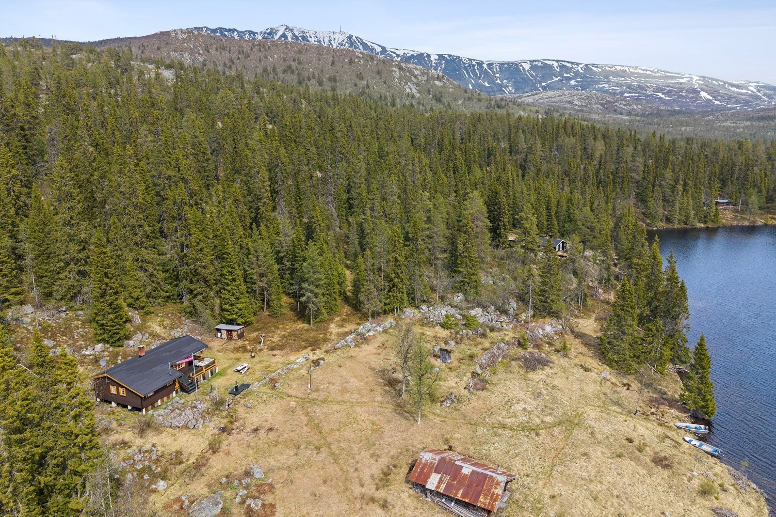 Blant annet kan man gå til Bonsnos med imponerende utsikt mot Gaustaveggen og ned i vakre Gausdalen, med Selstali seter i enden. Galleribilde