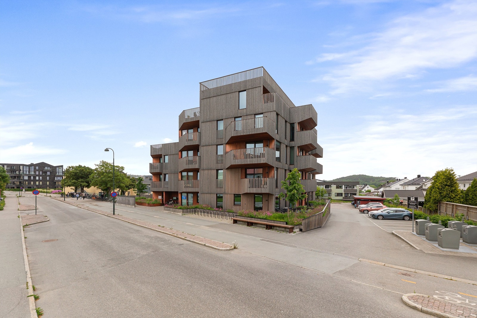 Flott arkitektur og moderne leilighetsbygg bestående av 28 leiligheter oppført i 2022 Galleribilde