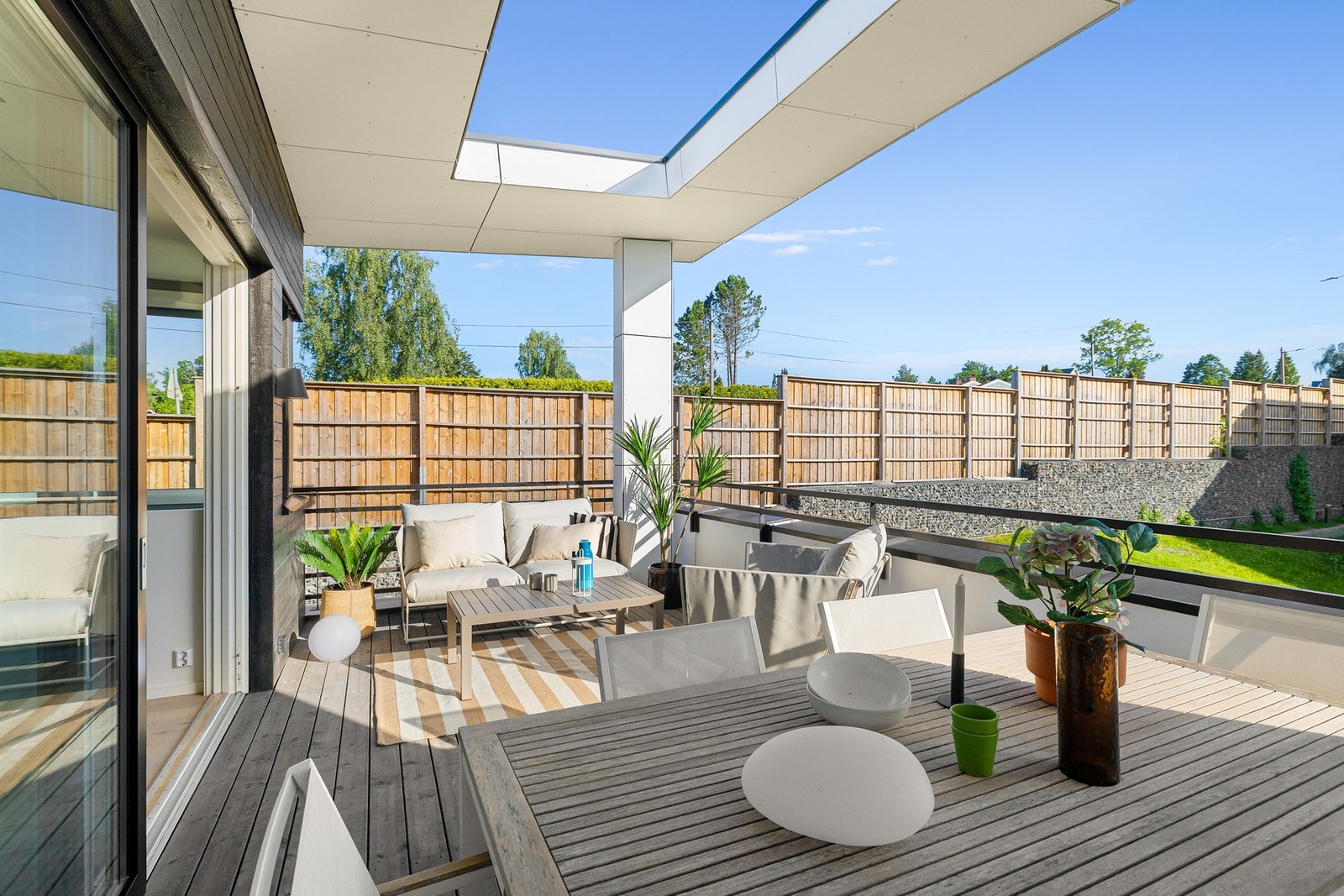 Terrassen er på ca. 21 m². Galleribilde