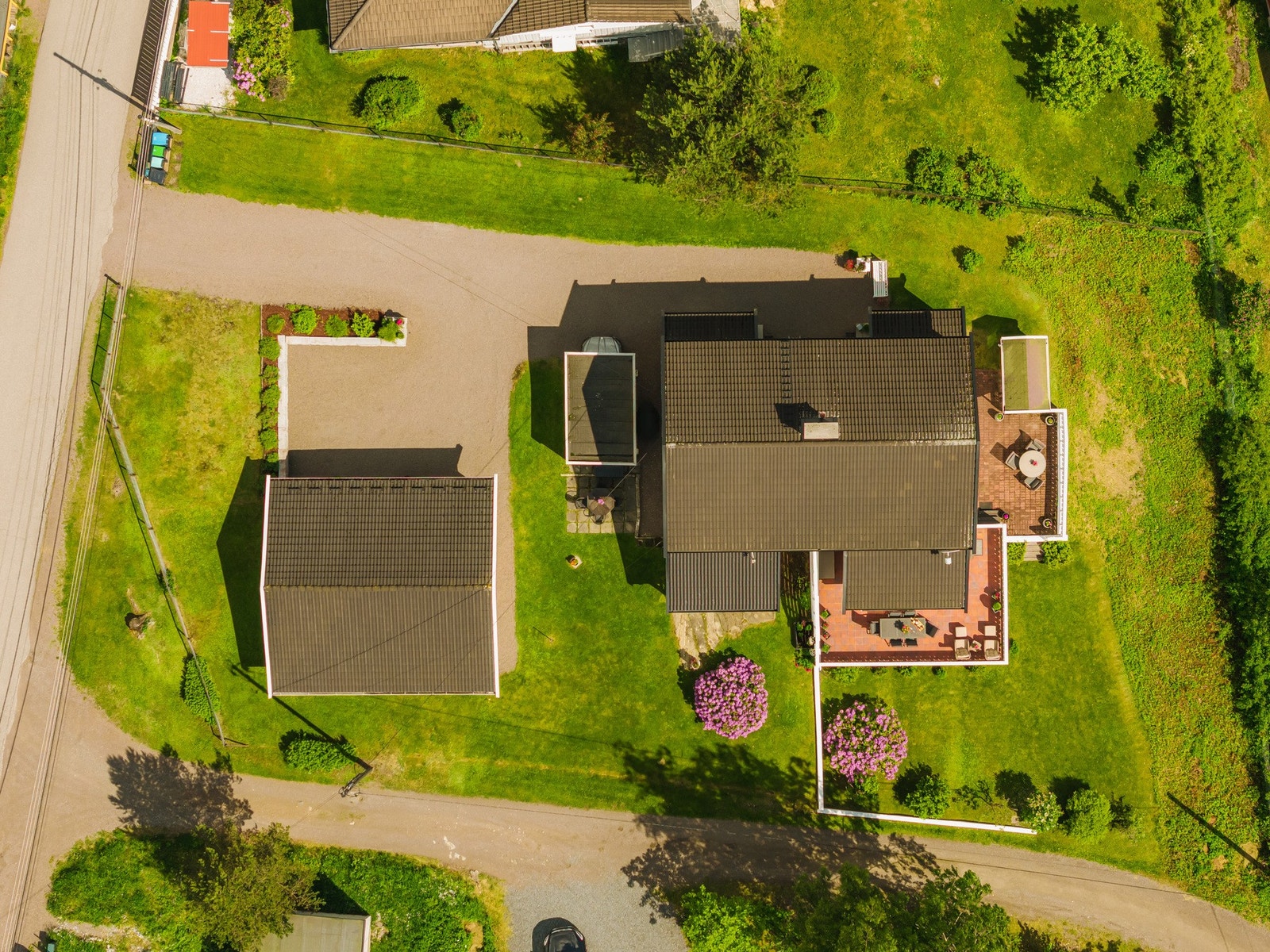 mrådet byr på svært gode fritidsmuligheter for både store og små. I nærområdet finnes blant annet fotballbaner, lekeplasser, idrettshall, svømmehall, badevann, hestesenter med rideskole, tennisanlegg og golfbaner. Galleribilde