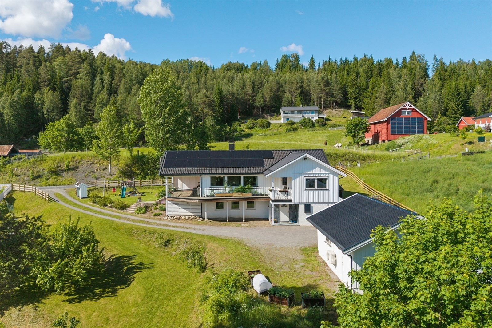 Pent opparbeidet eiendom - gode solforhold Galleribilde
