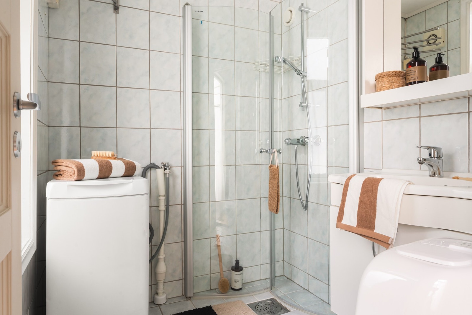 Badet har opplegg for vaskemaskin. Galleribilde