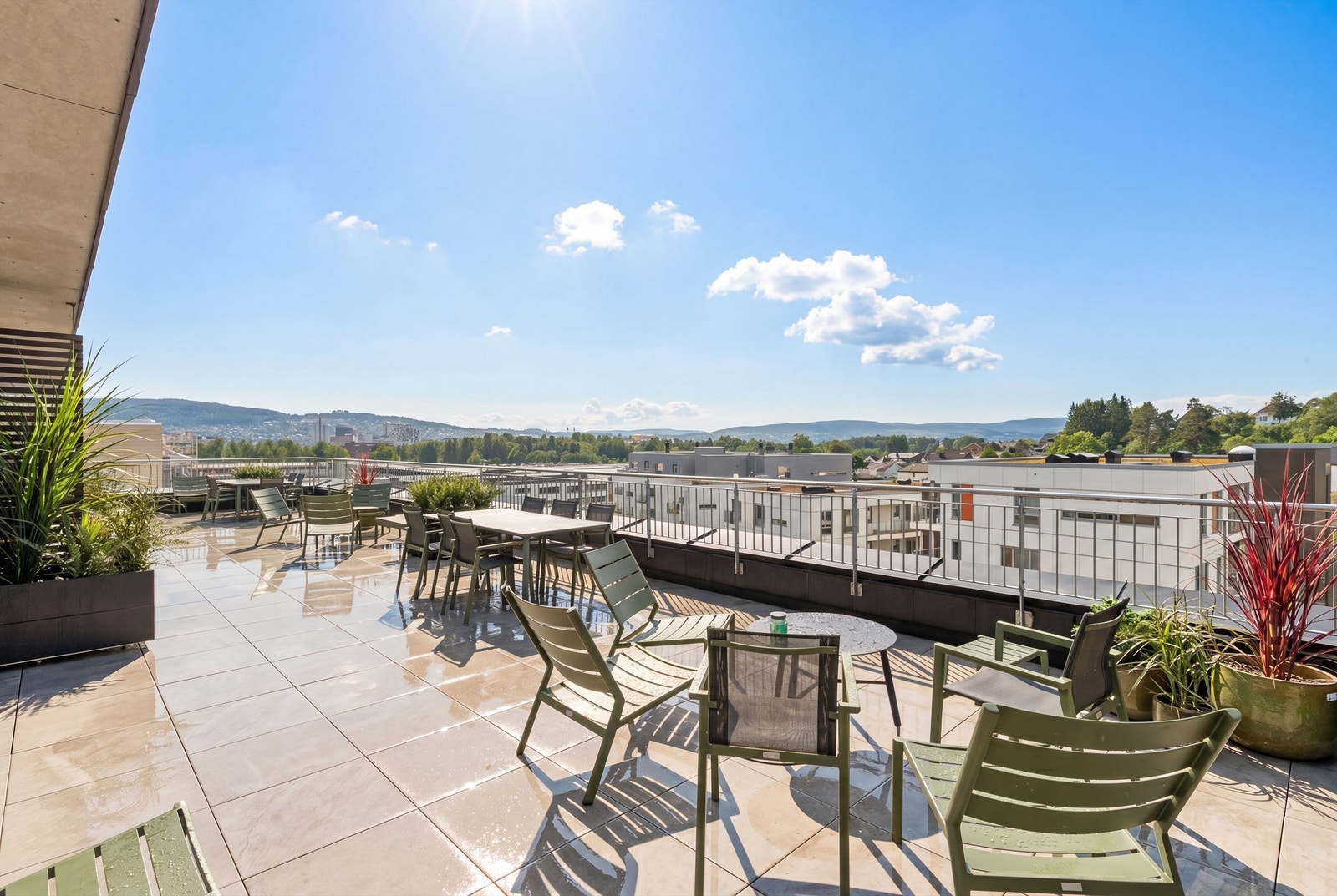 Stor felles takterrasse. Galleribilde