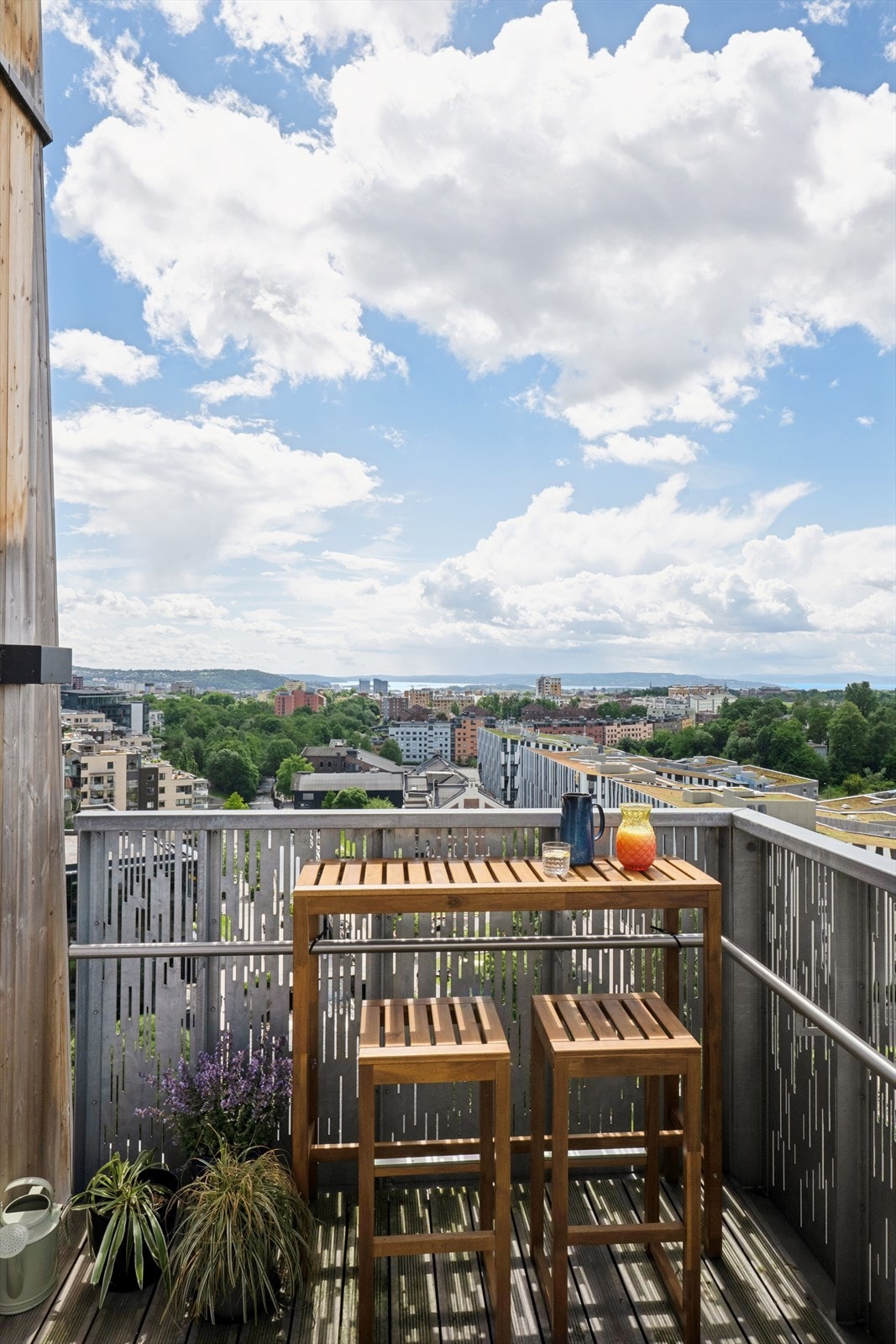 Balkong i 10. etasje med fantastisk utsikt over Oslo og Oslofjorden. Galleribilde