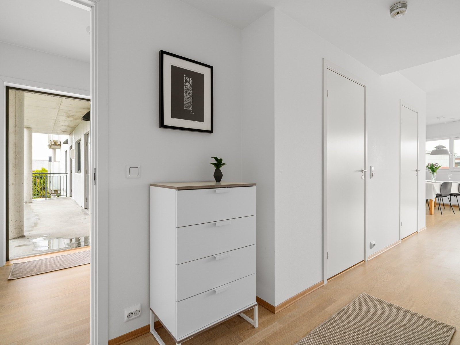 Leiligheten ligger flott til i andre etasje og har adkomst via felles oppgang. Galleribilde