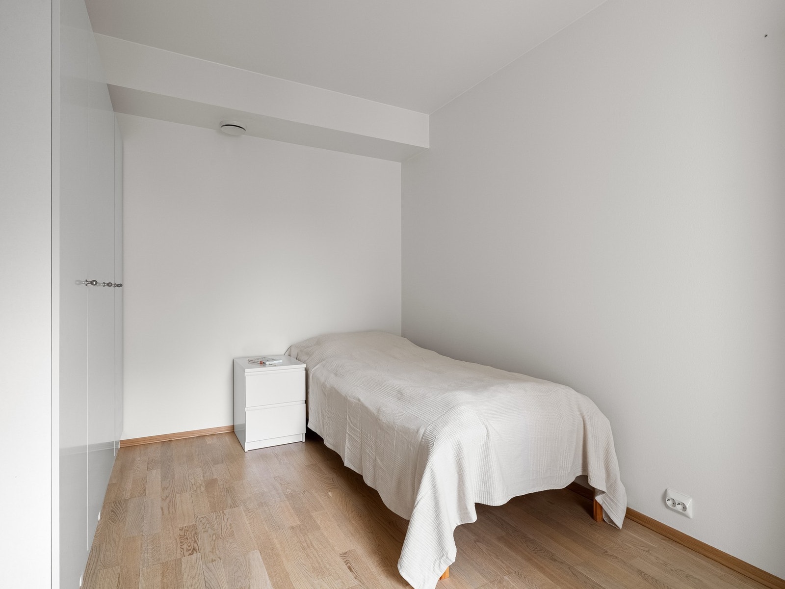 For ekstra lagringsplass har leiligheten en innvendig bod, samt en utvendig bod i tilknytning til garasjeanlegget. Galleribilde