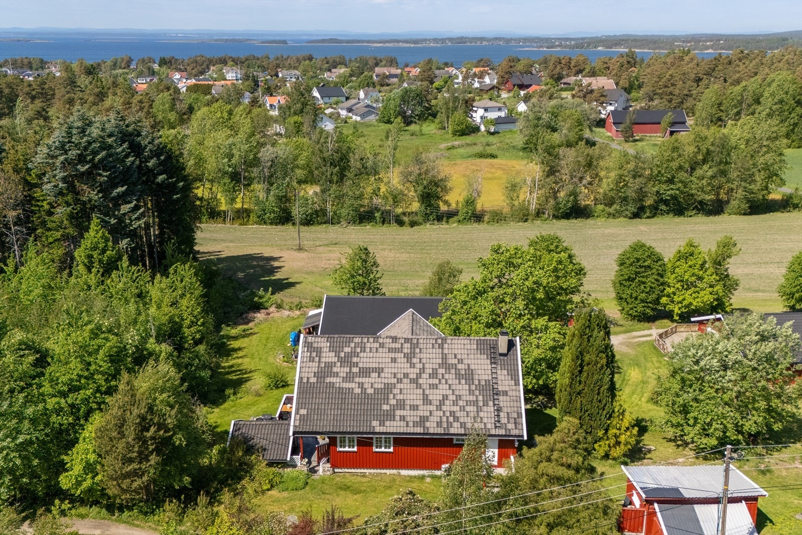 Kun en kort sykkeltur unna finner man Ellingstranda og Saltholmen mm. Galleribilde