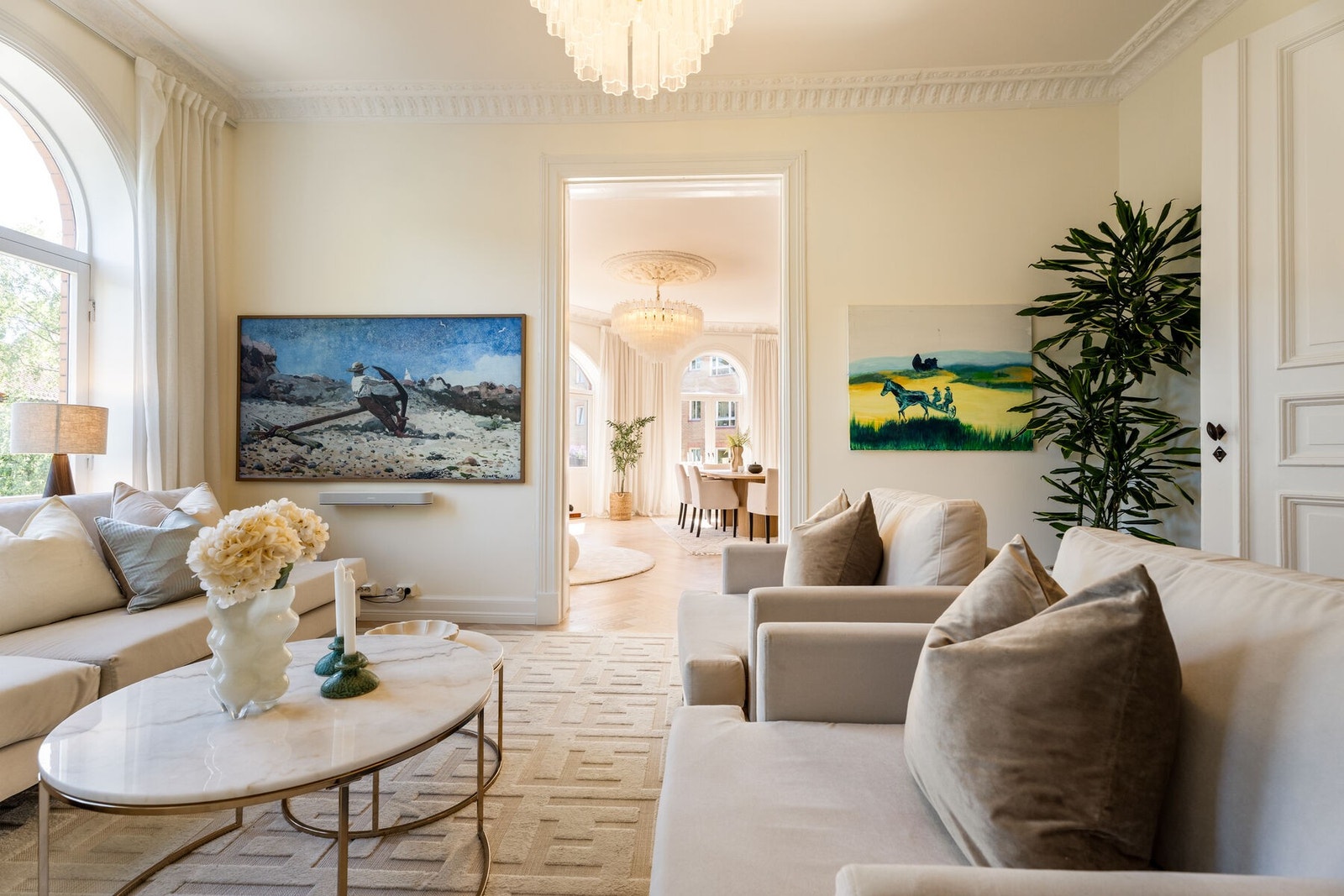 Rommet er fleksibelt i bruk og kan tilpasses ulike behov, for eksempel som ekstra soverom eller arbeidssone. Galleribilde