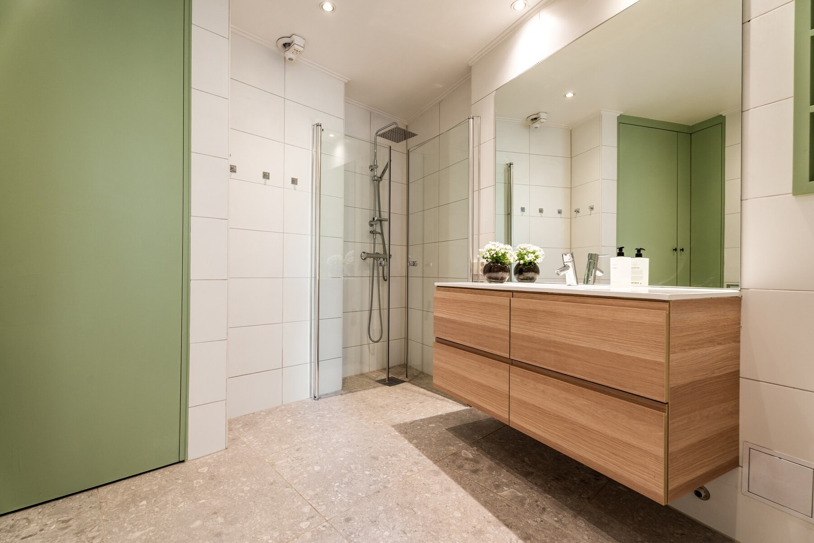 Badet er rehabilitert i 2015 og fremstår tidsriktig og innbydende. Galleribilde