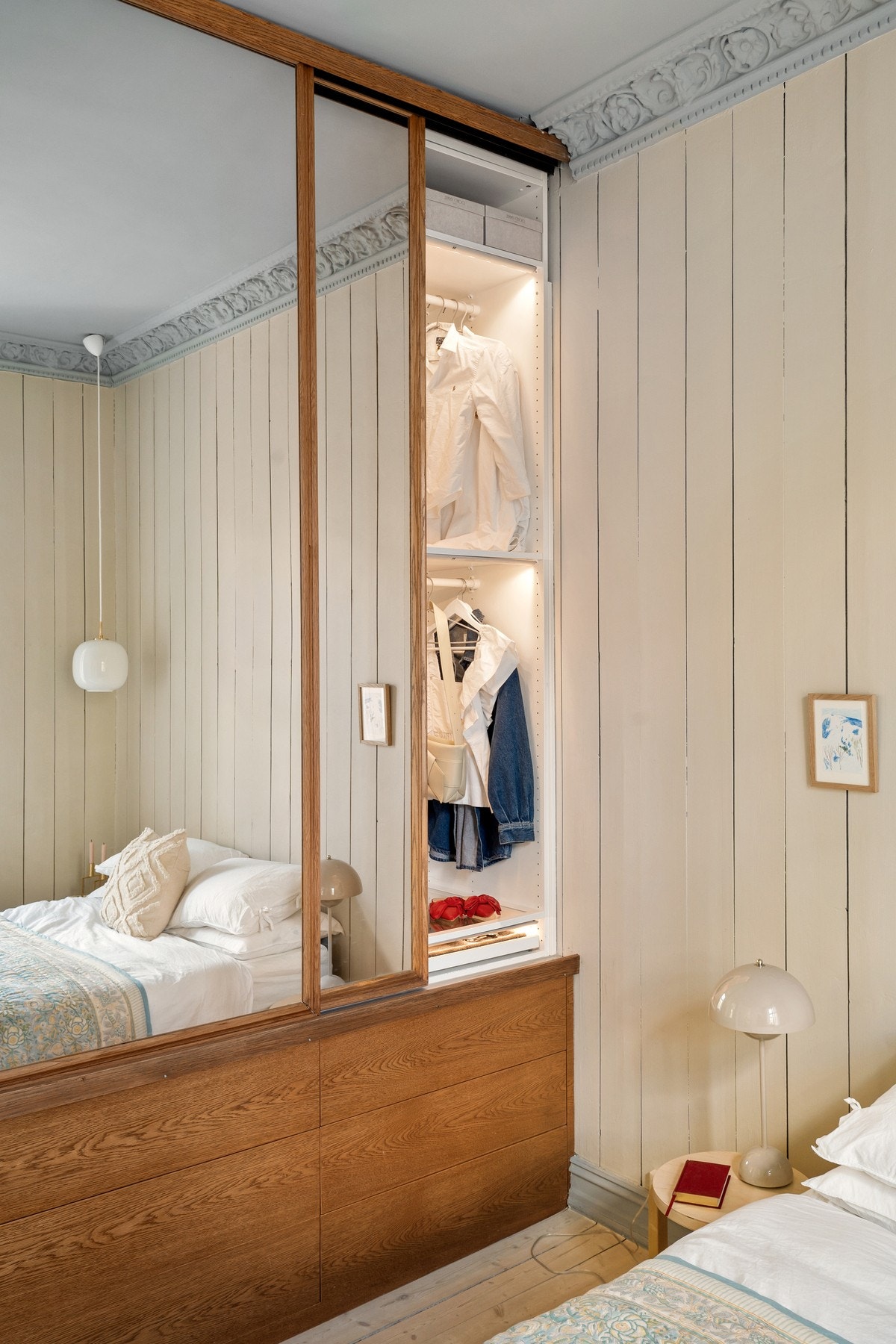 Garderobe medfølger. Galleribilde