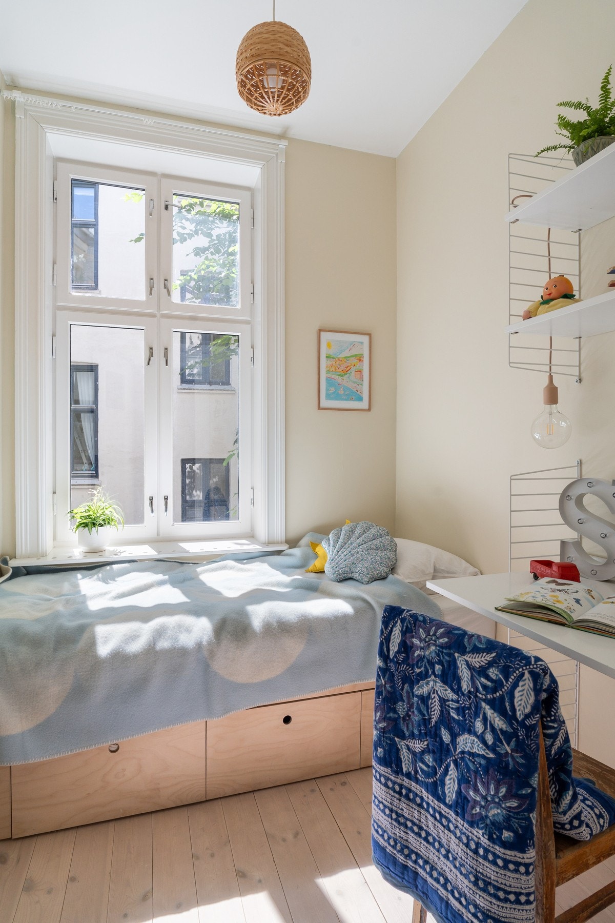 Soverom III byr også på god plass til seng, skrivebord og garderobe. Galleribilde
