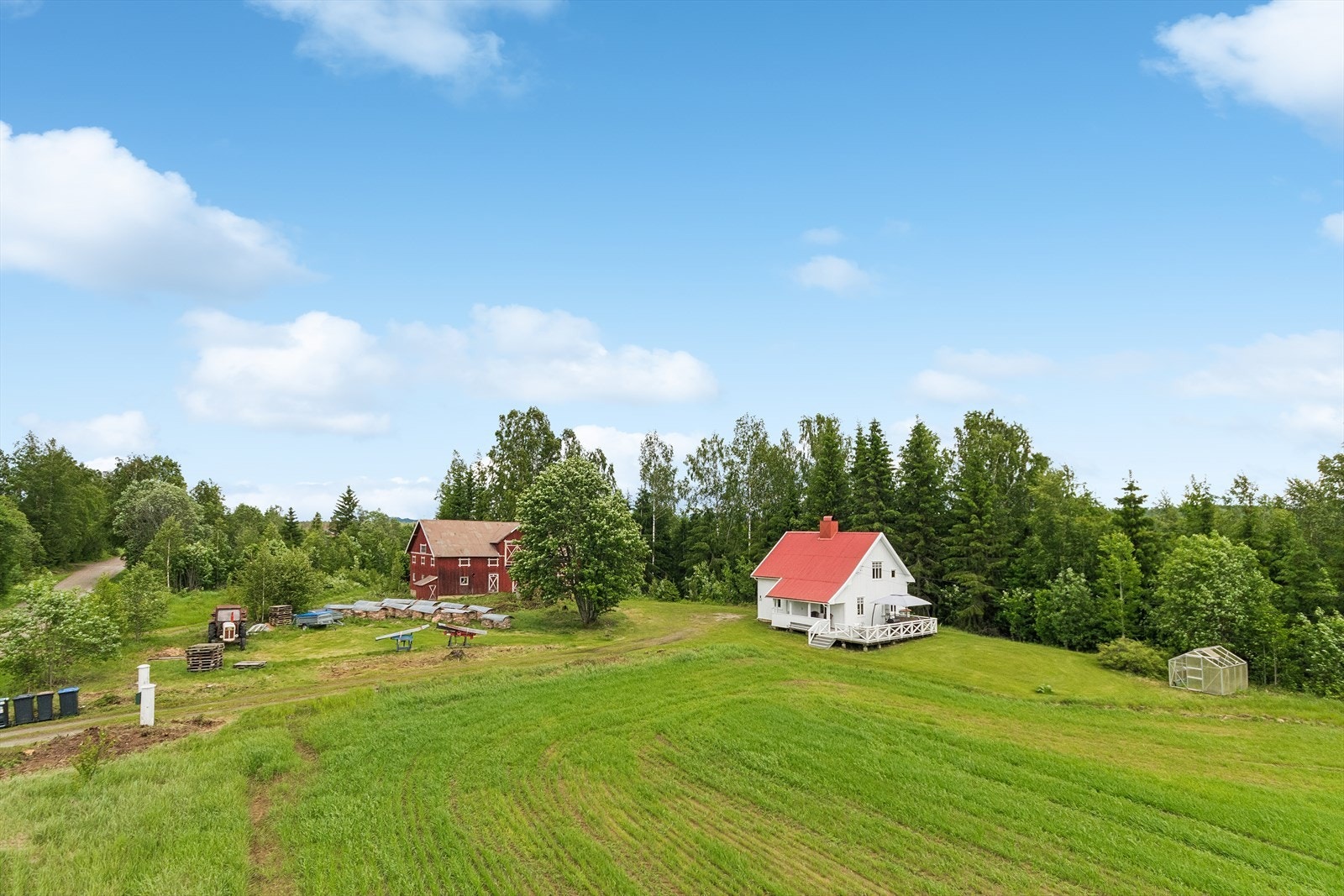 Eiendommen ligger fredelig til i Nordenberg i Våler. Herfra er det kort vei til de store skogsområdene i Finnskogen. Galleribilde