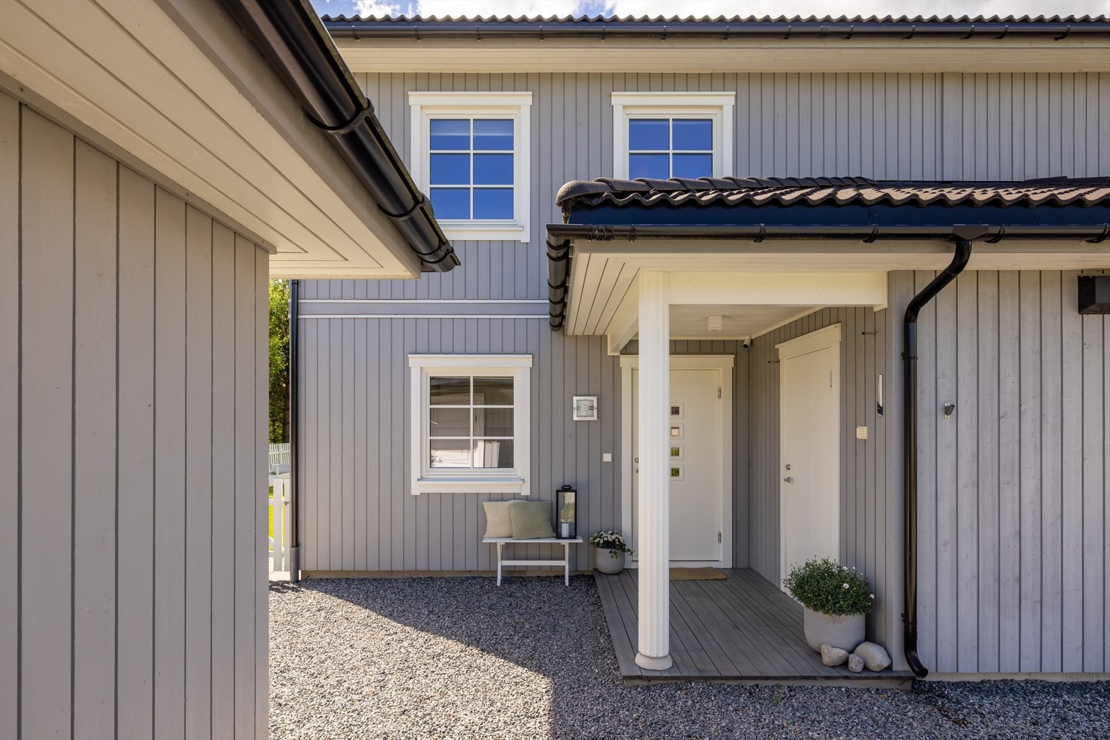 Tomannsboligen er bygd i 2015 og har gjennomgående god standard og en moderne fremtoning. Galleribilde