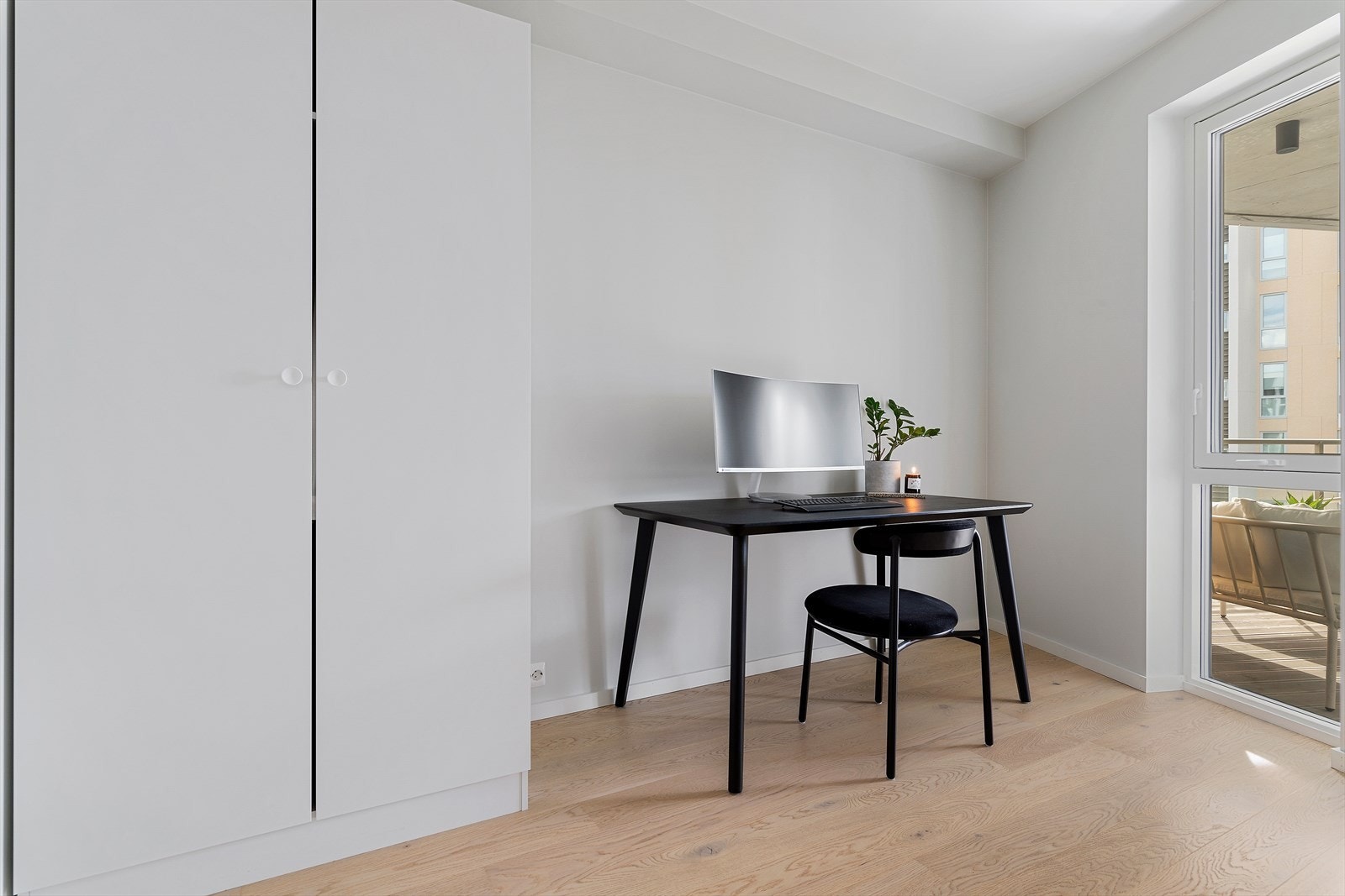 Det andre soverommet er p.t. innredet som hjemmekontor. Galleribilde
