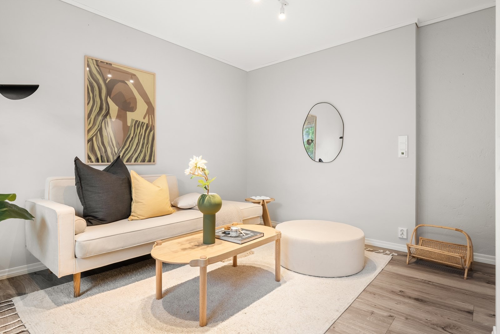 Leiligheten fremstår med gjennomgående god standard, med moderne løsninger og høy bokomfort. Galleribilde