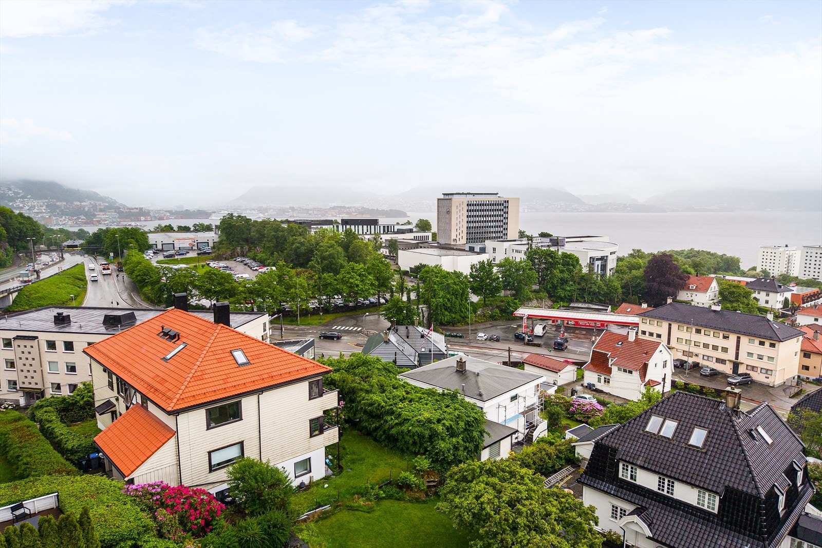 En flott og innbydende 2-roms selveierleilighet med attraktiv beliggenhet i Ytre Sandviken. Galleribilde