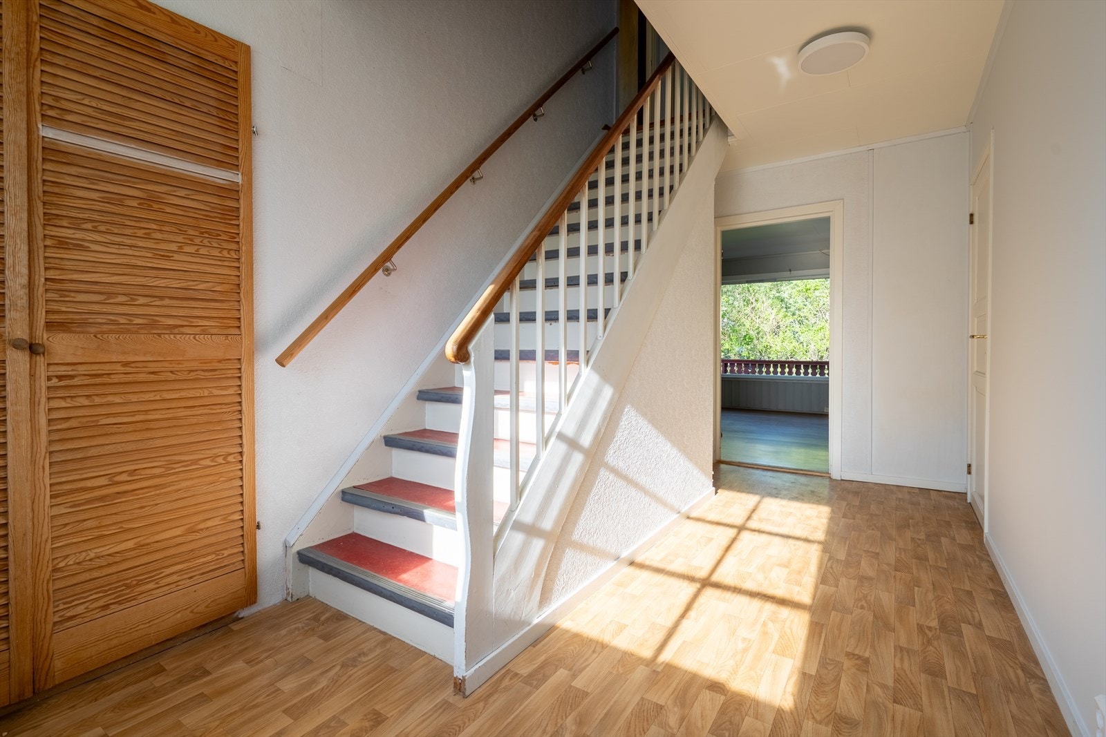Entre, nytt tak og vegg mot kjøkken. Galleribilde