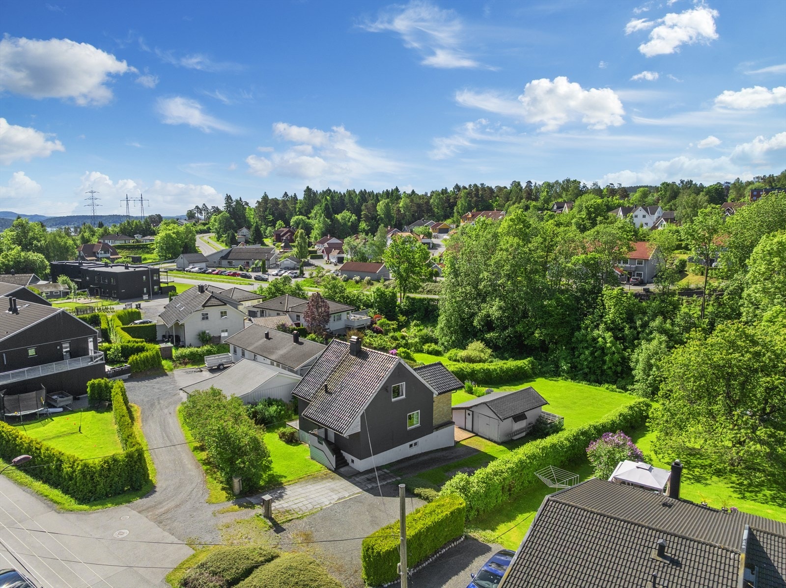 Fra boligen er det gangavstand til barnehage, skole og idrettsanlegg Galleribilde
