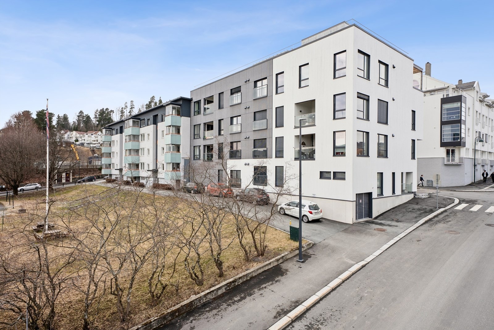 Fra leiligheten er det kun få minutters gange til Gjøvik sentrum, med butikker og Gjøvik stasjon. Galleribilde
