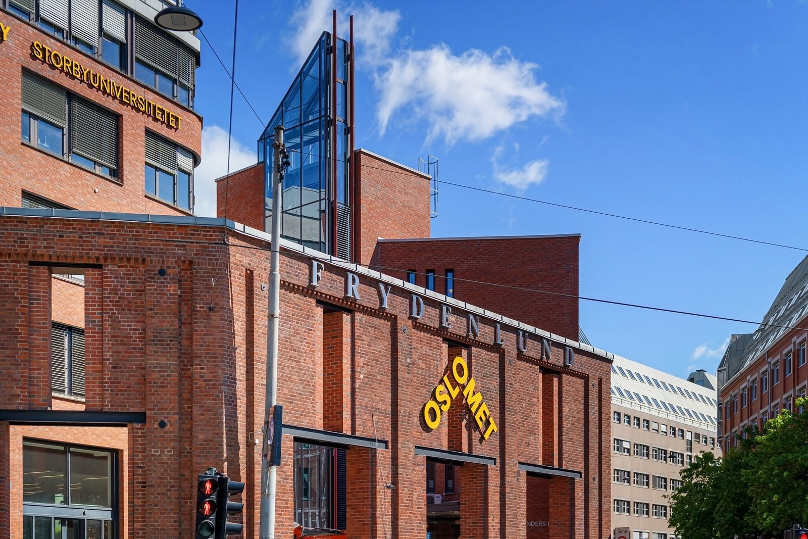 Universitetet OsloMet ligger i samme gate som bygården. Galleribilde