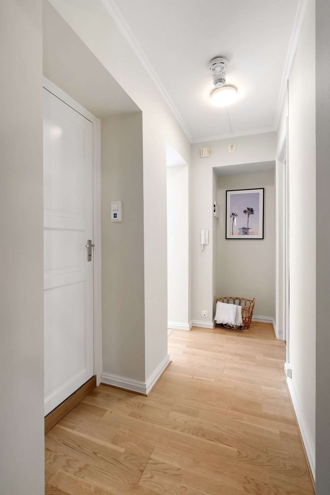 I leiligheten blir du møtt av en lys og innbydende entré. Galleribilde