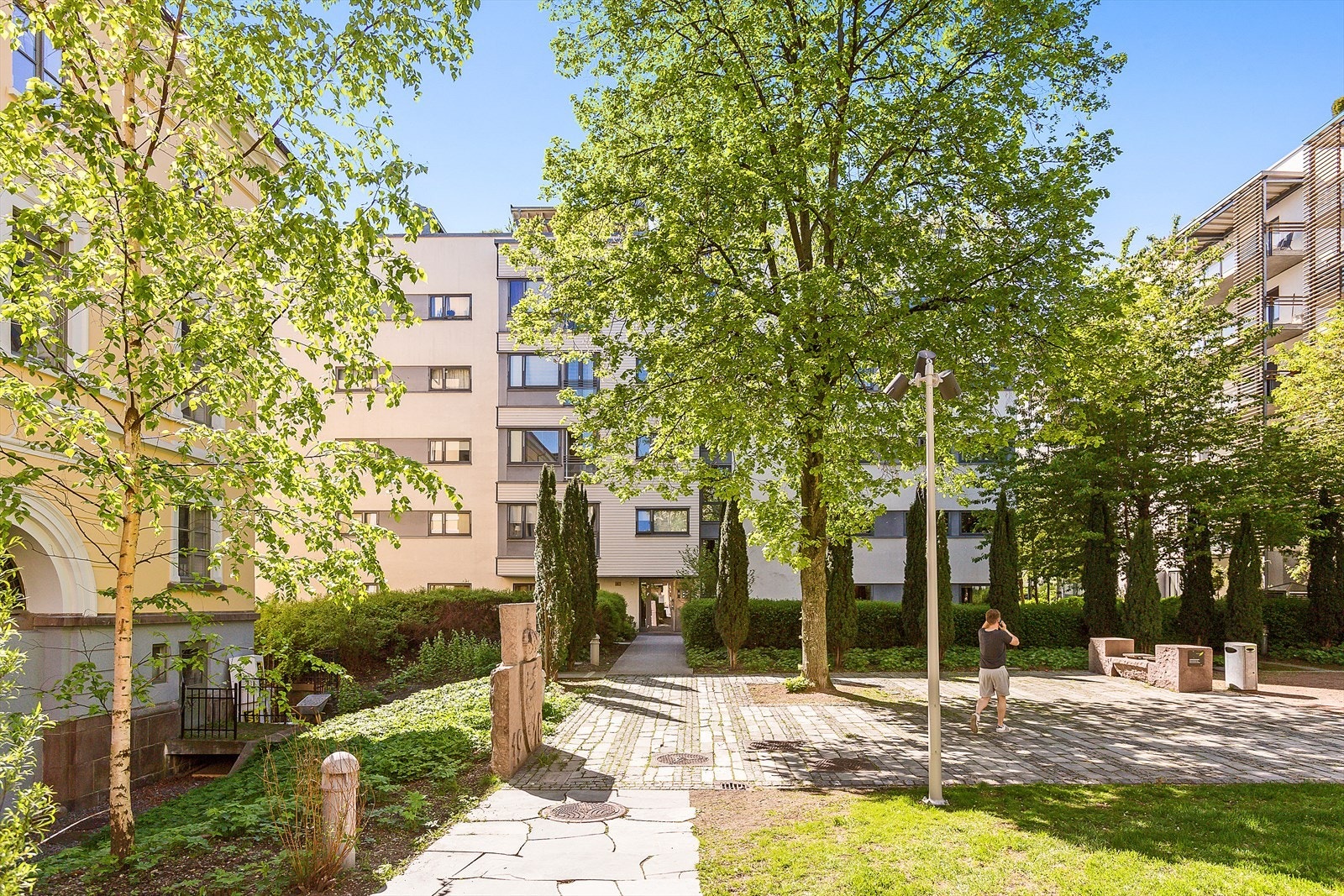 Pilestredet Park rett i nærheten, et moderne og grønt boligområde med rolige gangarealer, pen beplantning og flotte rekreasjonsmuligheter midt i byen. Galleribilde