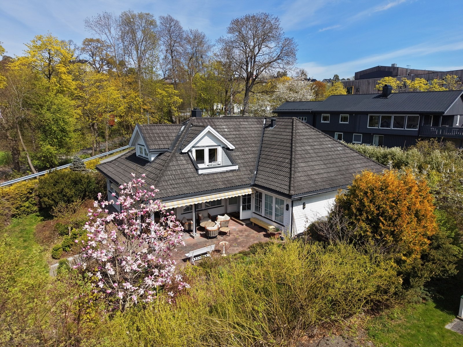 Eiendommen ligger i et populært og barnevennlig boligområde på Jeløy. Galleribilde