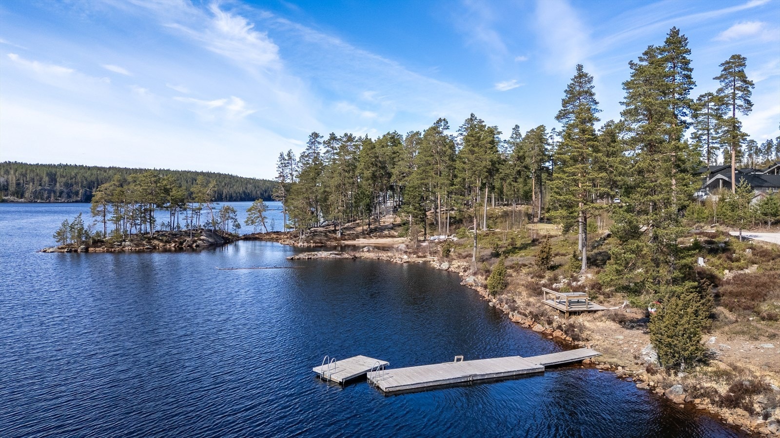Her kan du ta med fiskestanga og prøve fiskelykken. Er du heldig kan du høre orreleik eller storlomens klangfulle rop fra Vortungen. Om vinteren kan du pilke på isen. Galleribilde