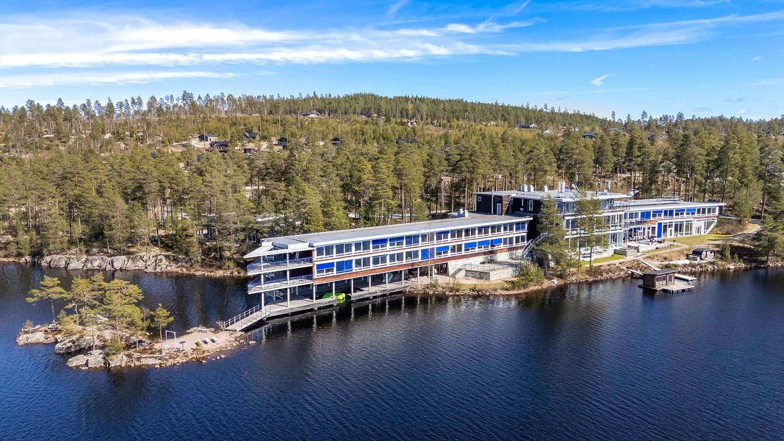 Det er det kort gangavstand til Rømskog Spa & Resort, Norges vakreste innlands-spahotell. Restauranten serverer nydelig mat i vakre omgivelser. Galleribilde