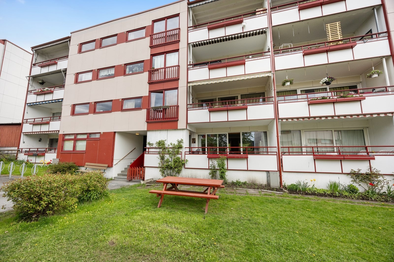 Kort vei til flere skoler og barnehager, som Eineåsen skole og Gommerud barnehage. Galleribilde