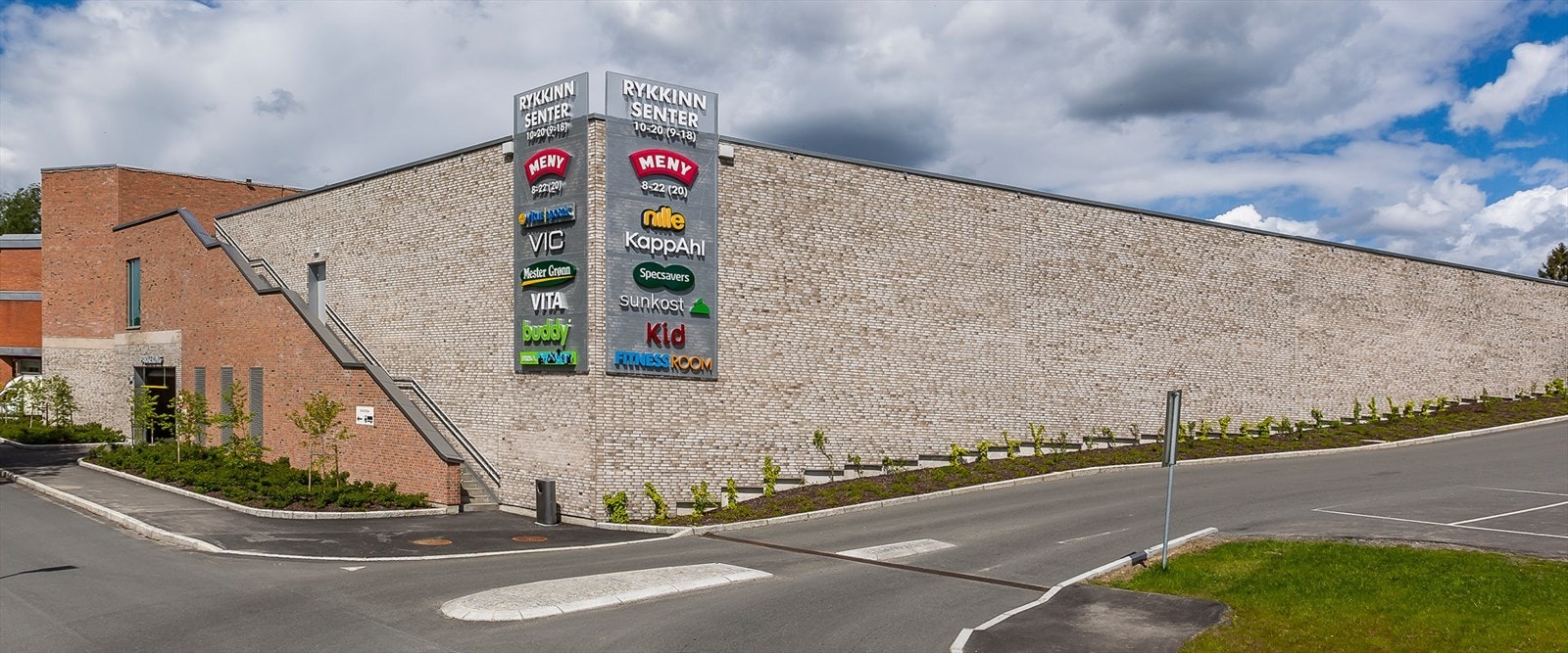 Kort vei til Rykinn Senter med butikker, servicetilbud og spisesteder Galleribilde