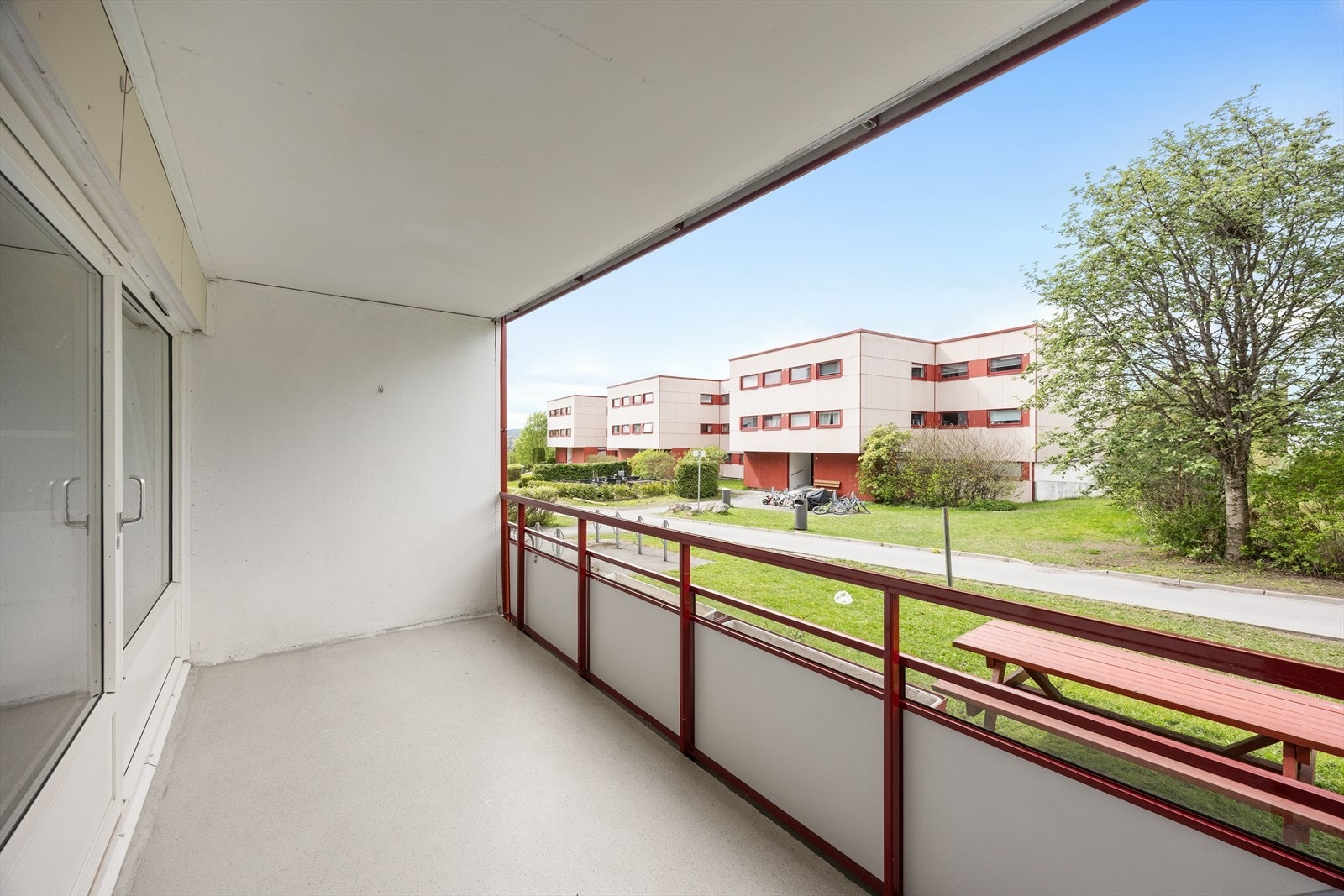Fra stuen er det utgang til en hyggelig balkong på 14 m². Galleribilde