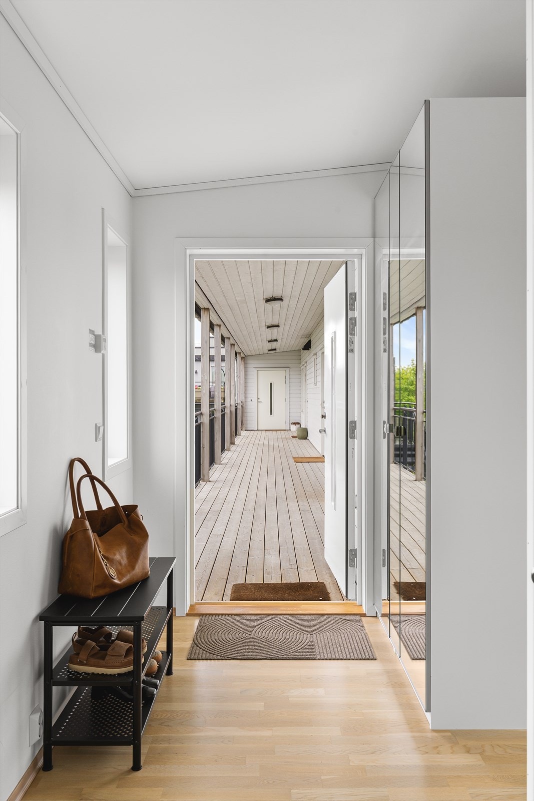 Entré med plass til garderobe. Galleribilde