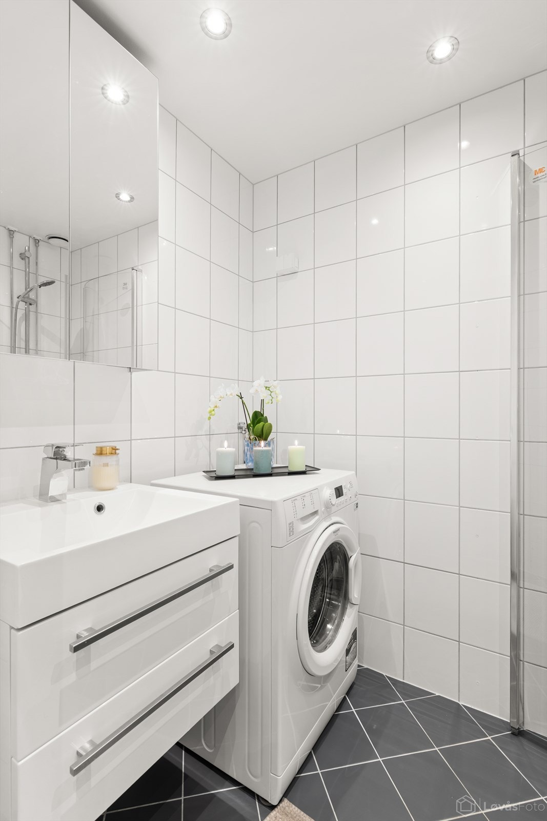 Badet ble rehabilitert i regi av sameiet i 2010 og fremstår med en tidløs utforming og praktiske løsninger. Galleribilde