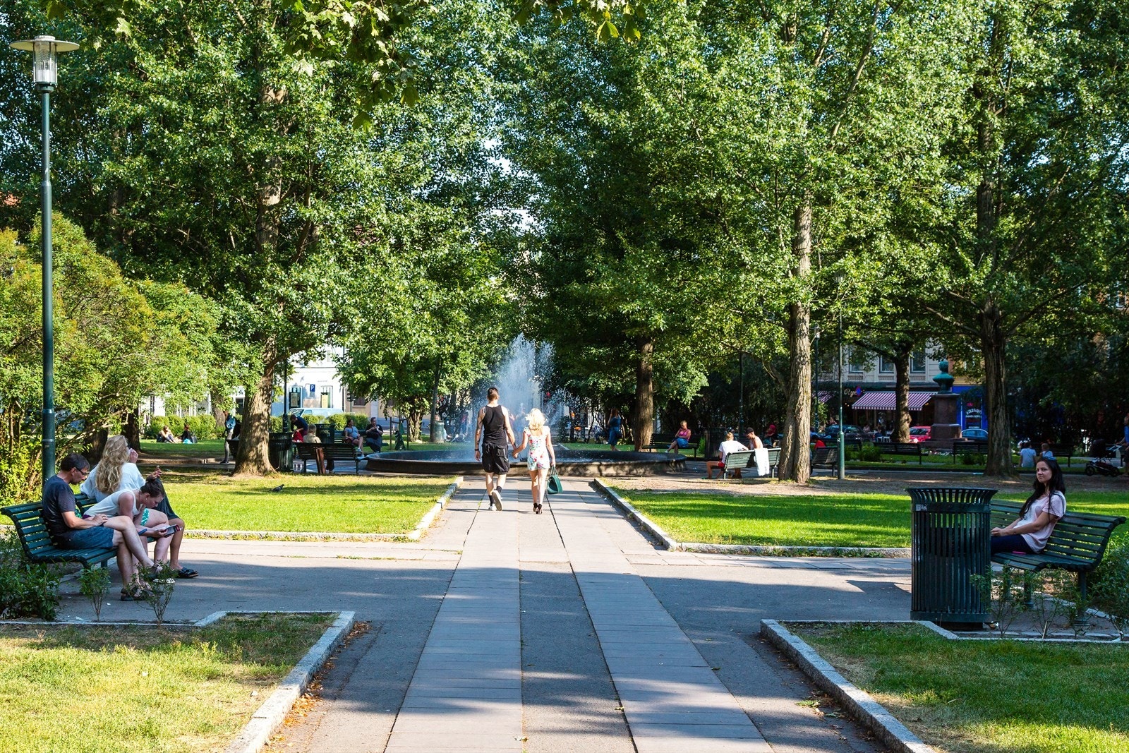 Olaf Ryes plass er en av Grünerløkkas mest kjente parker, og byr på grønne omgivelser midt i det levende bymiljøet. Galleribilde
