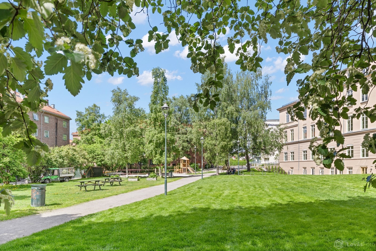 Sameiet har parkanlegget på Bülow Hansens plass i bakgården, og sameiet håper at beboerne bruker og tar vare på denne slik at vi får et levende nærmiljø. Foto: John Løvås. Galleribilde