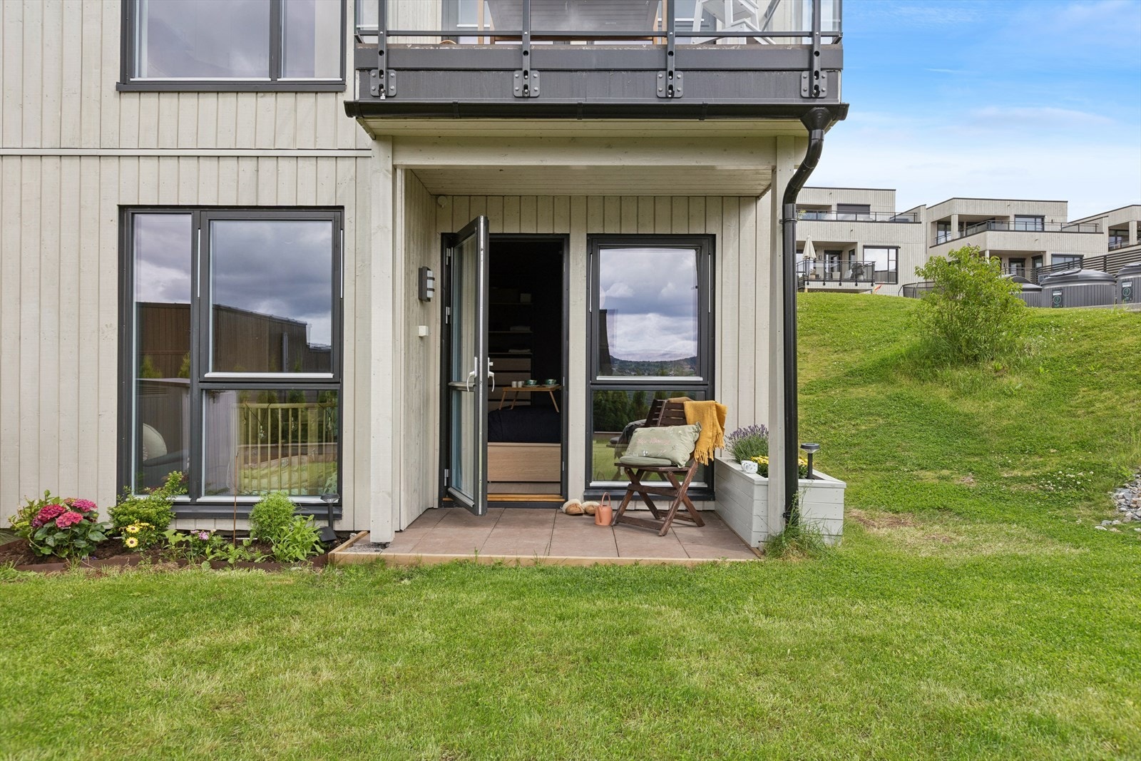 Den fine hagen er flat og barnevennlig. Galleribilde