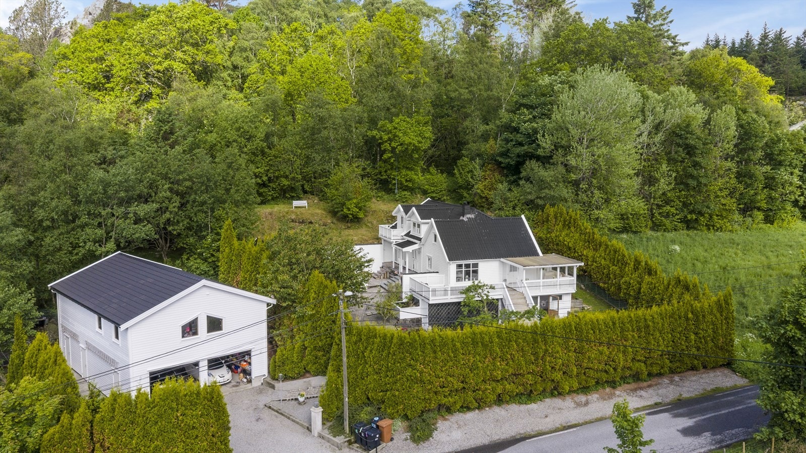 Det er drivhus på eiendommen. Galleribilde