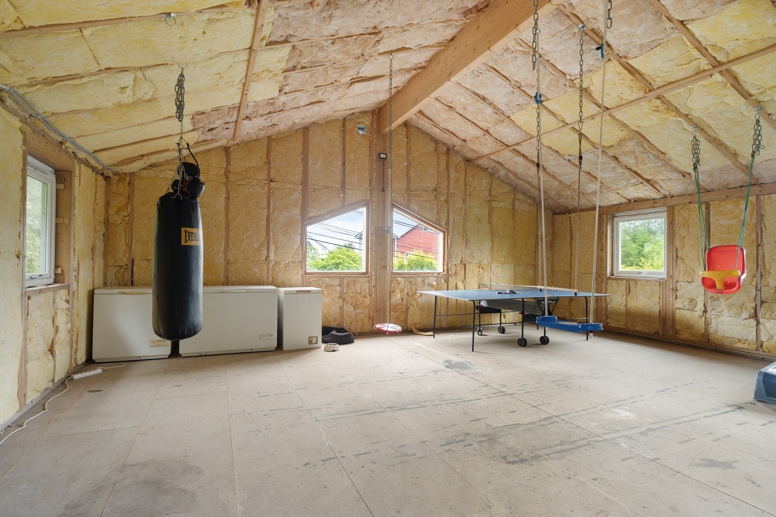 Garasje 2. etasje - Stort uinnredet rom, bod og stor bod/oppbevaringsrom. Galleribilde