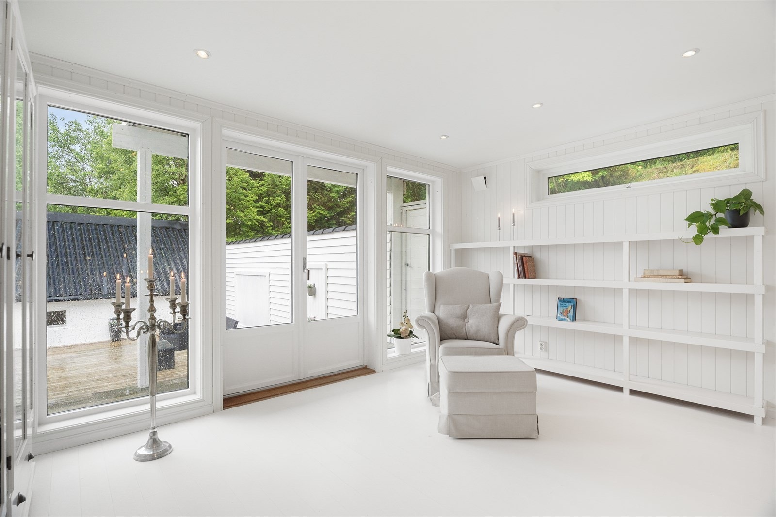 I stuen har en god plass til stort spisebord og sittegruppe. Galleribilde