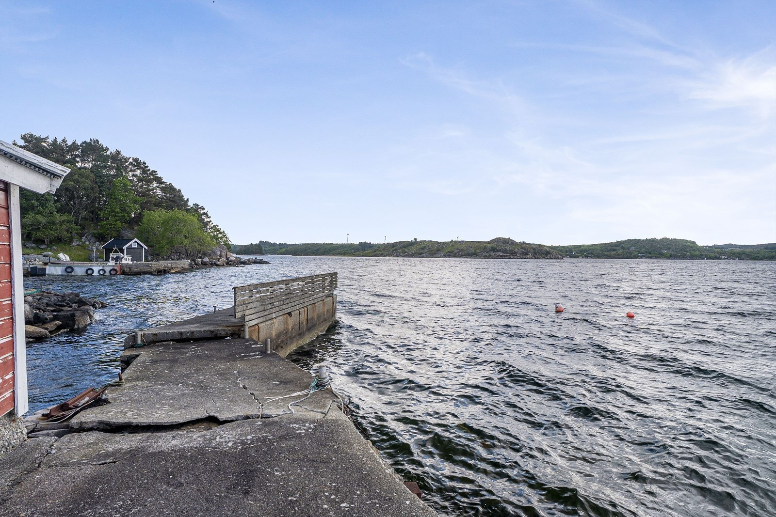Årlig leieavtale for båtplass er betalt av selger ut 2027. Videre avtale gjøres mellom kjøper og eier av båtplassen. Se vedlagt avtale under vedlegg i salgsoppgaven. Galleribilde