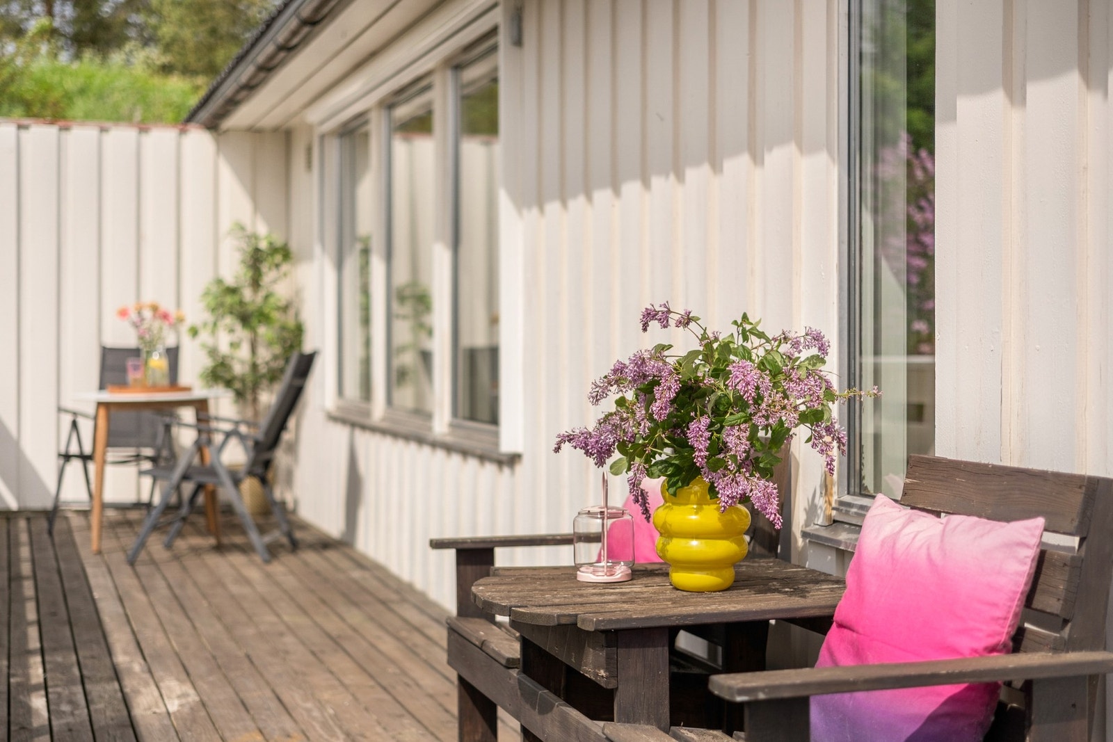 Boligen har totalt 59 kvm med terrasseareal, som gjør det enkelt å dele uteområdet opp i ulike soner Galleribilde