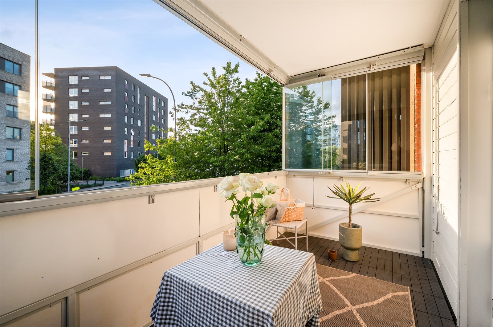 Her bor du i et veletablert og grønt boligområde med attraktiv og sentral beliggenhet på populære Hasle/Hovin.
Foto: Peter Futo Galleribilde