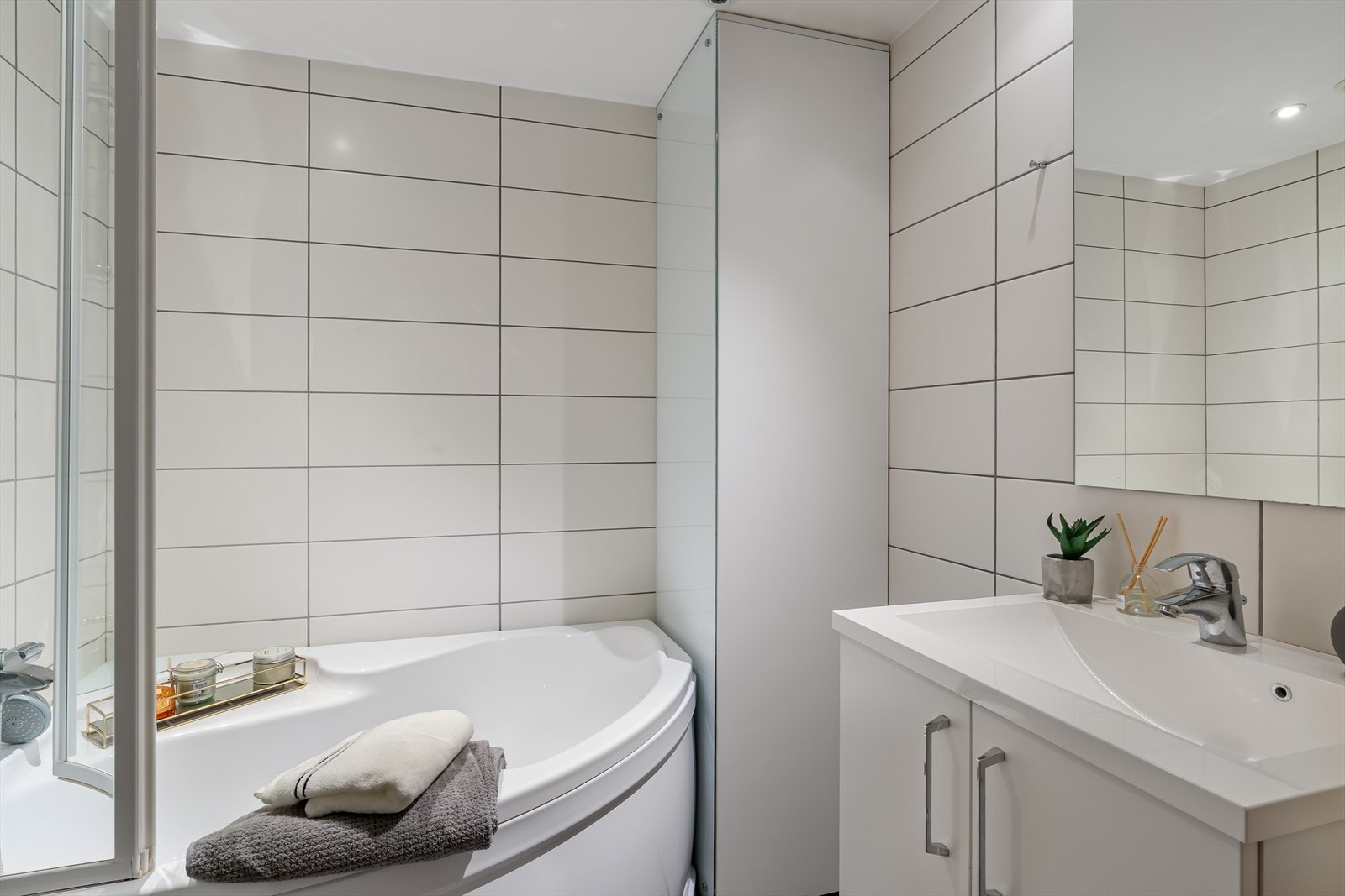 Også dette badet har flislagt gulv med gulvvarme. Galleribilde