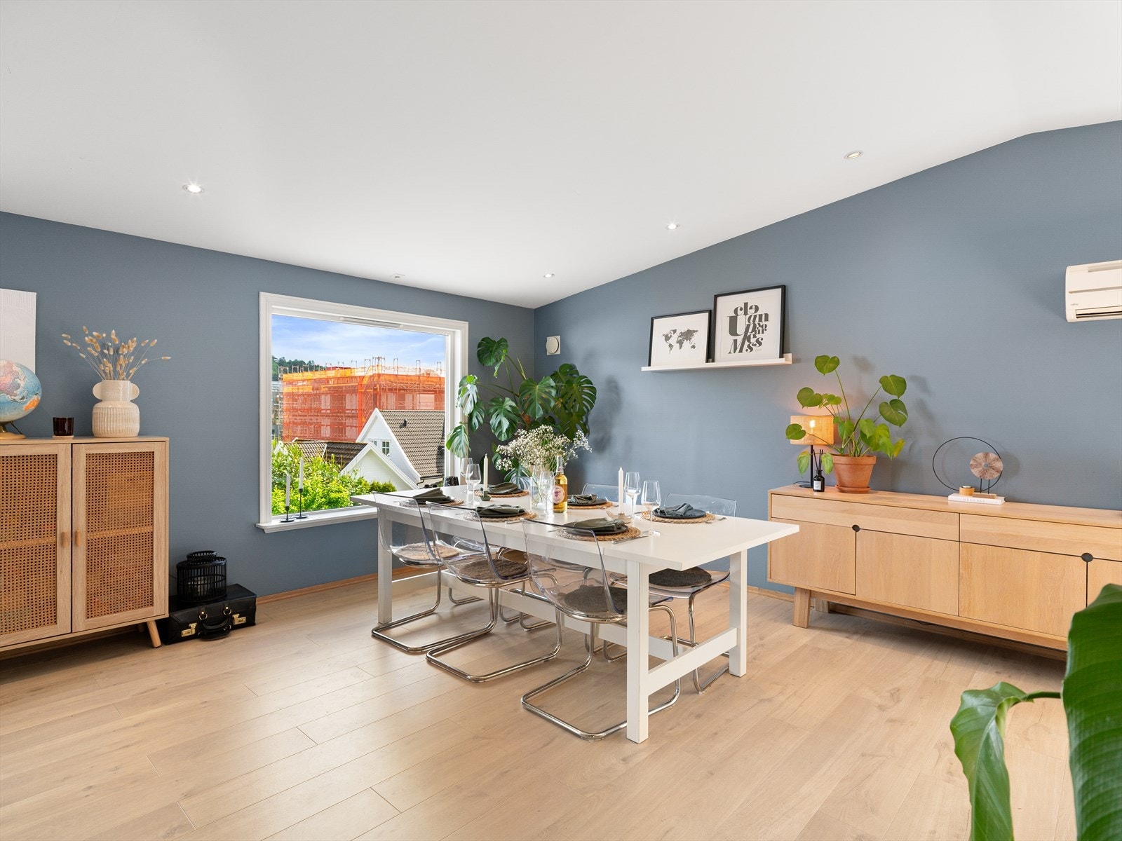 God plass til langbord for sosiale sammenkomster. Galleribilde