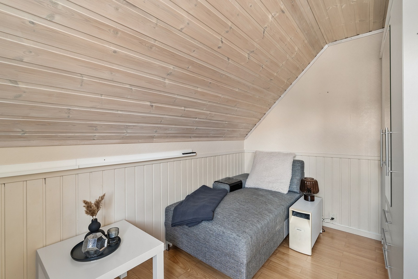 En lun krok med plass til seng eller en sofa. Galleribilde