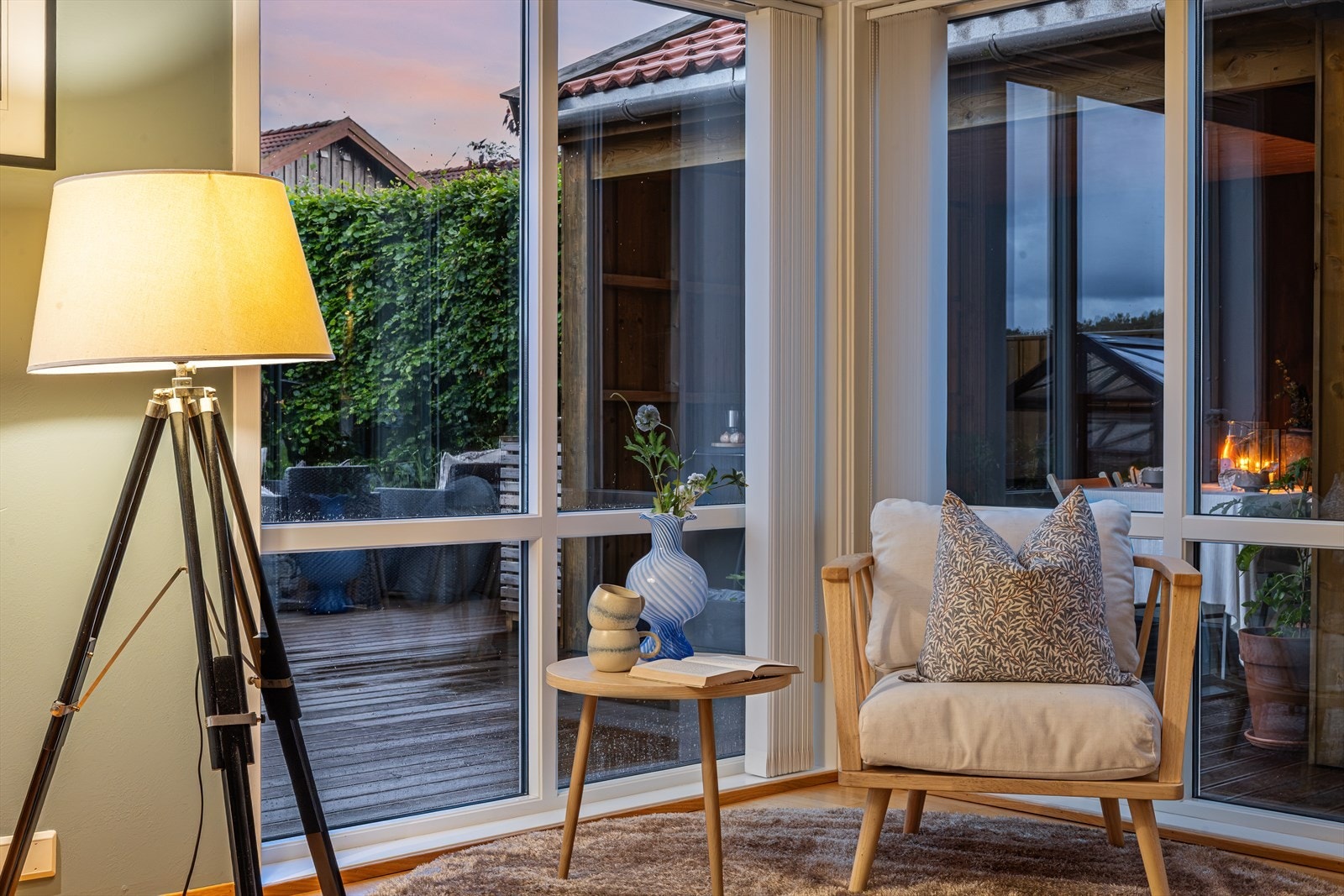 Generøse vindusflater slipper inn rikelig med lys. Galleribilde