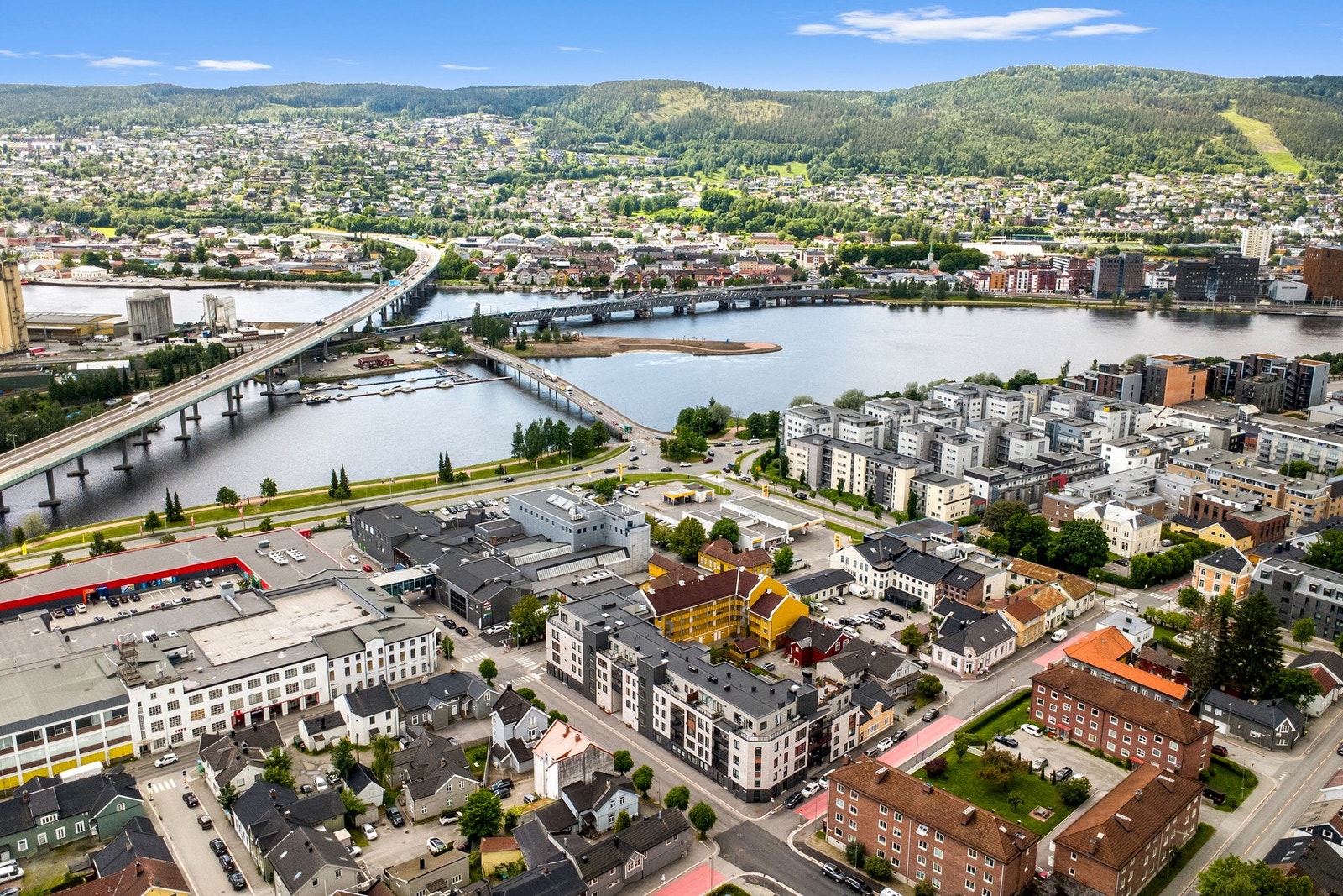 Gåavstand til det CC handlesenter, togstasjon og det nye sykehuset Galleribilde