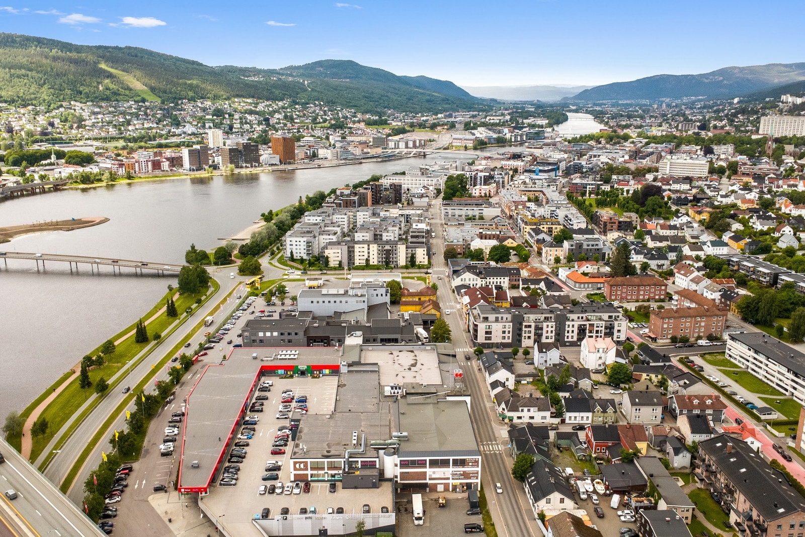 Elvepromenaden er bare noen steinkast nedenfor Galleribilde
