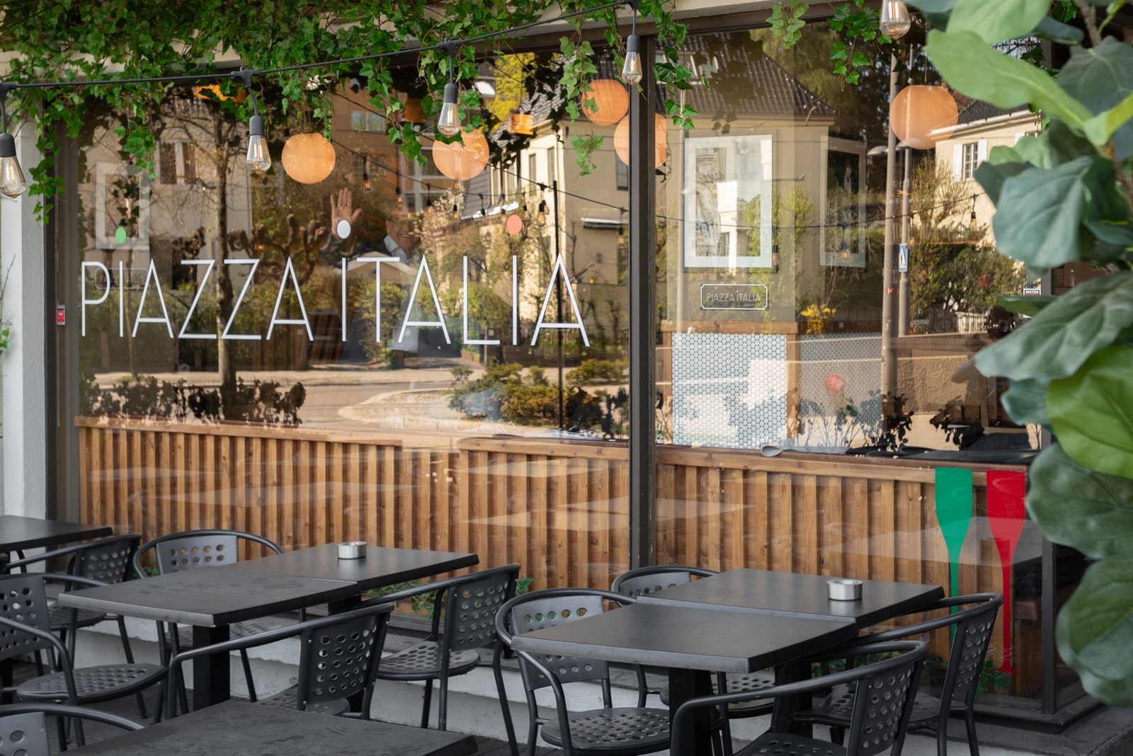 I nærheten finner du sjarmerende kafeer, trendy butikker og restauranter som serverer et bredt utvalg av internasjonale retter. Galleribilde